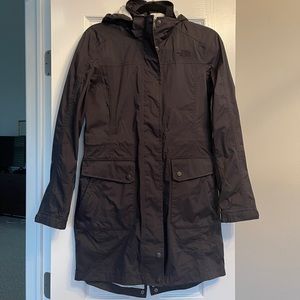 Like New Size Sm North Face Rain coat-black
